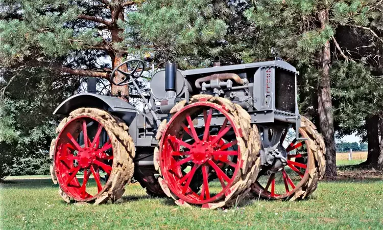 The Evolution of 4WD Tractors: Transforming Agriculture