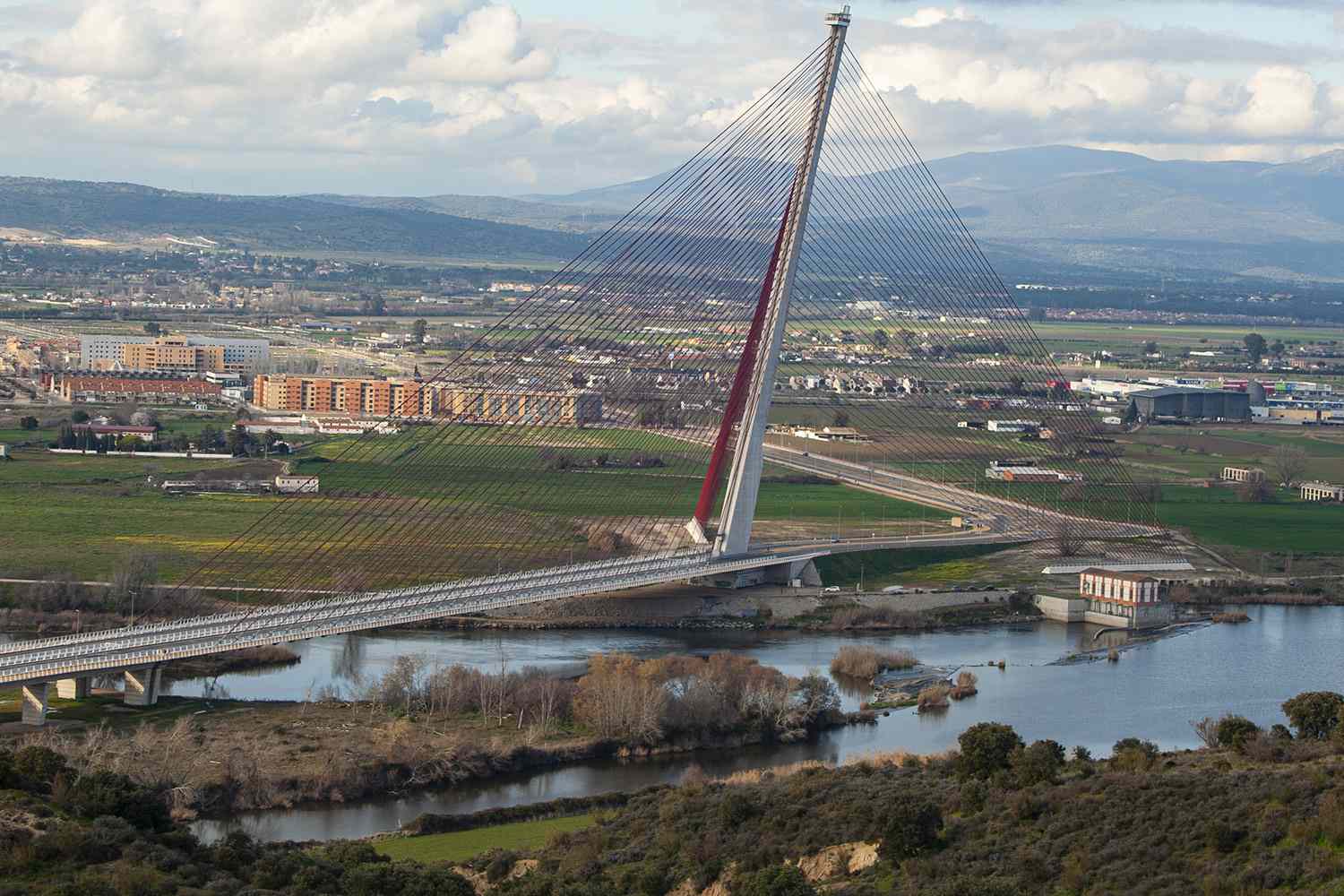 Tragic Death of British Content Creator While Climbing Spain’s Tallest Bridge