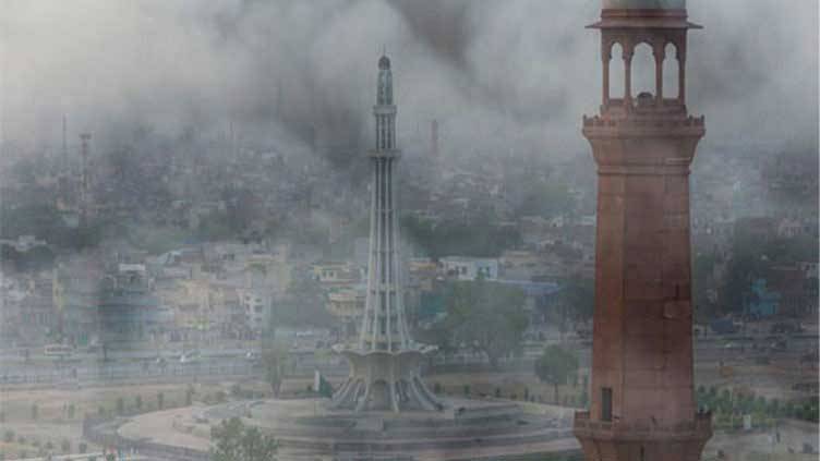 Lahore Tops Global Pollution Charts as Smog Worsens Amid Winter Season