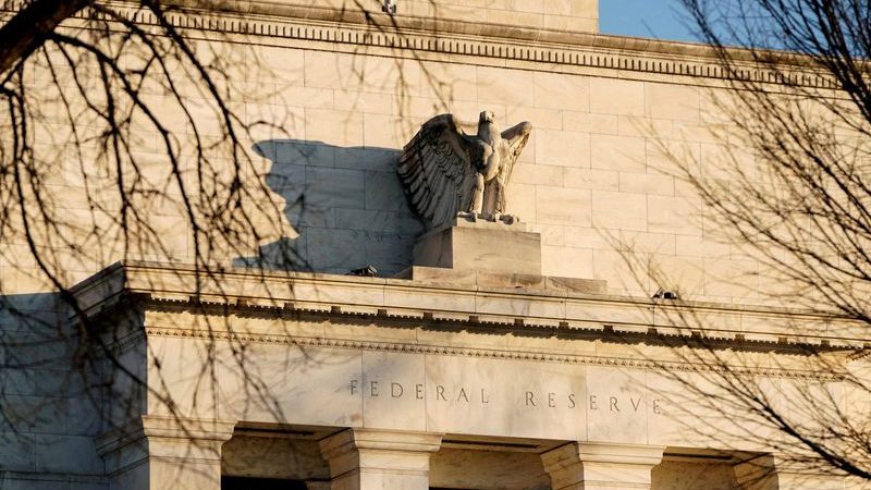 Fed Minutes May Reveal Challenges to Further Rate Cuts Amid Economic Uncertainty