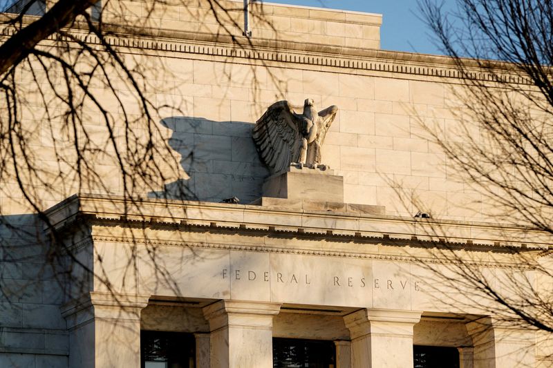 Fed Minutes May Reveal Challenges to Further Rate Cuts Amid Economic Uncertainty